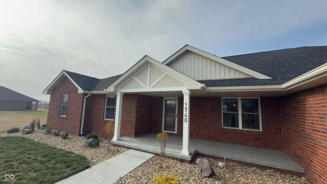 1740 Bell Ford Drive W, Seymour, IN 47274