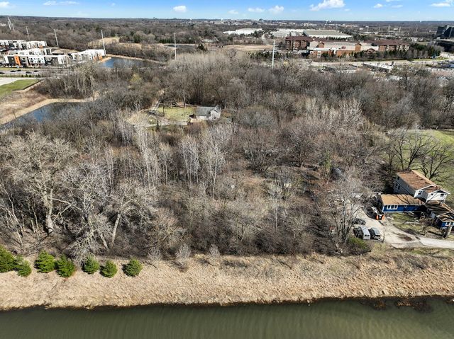 4S069 Barclay Road, Naperville, IL 60563