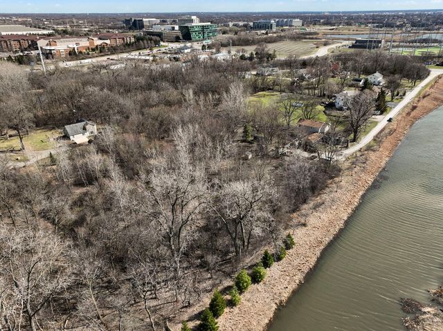4S069 Barclay Road, Naperville, IL 60563