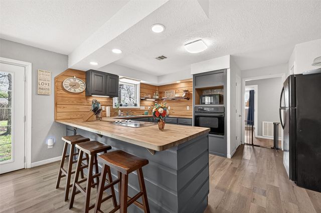 2805 Woodlawn Street, Dickinson, TX 77539