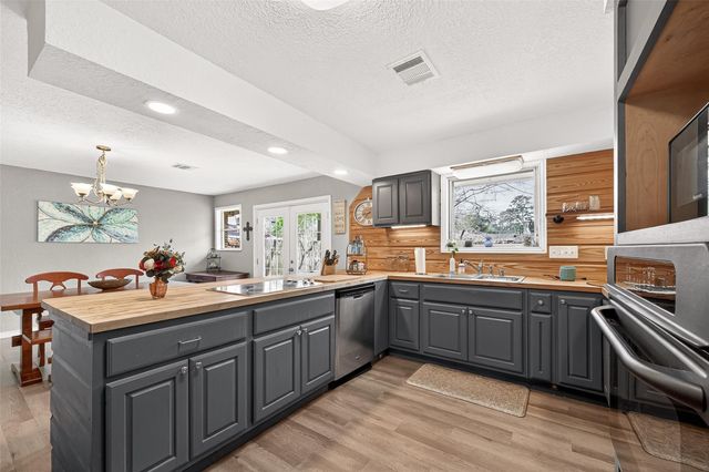 2805 Woodlawn Street, Dickinson, TX 77539
