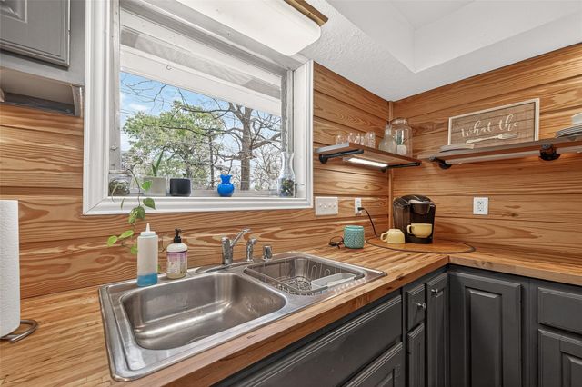 2805 Woodlawn Street, Dickinson, TX 77539