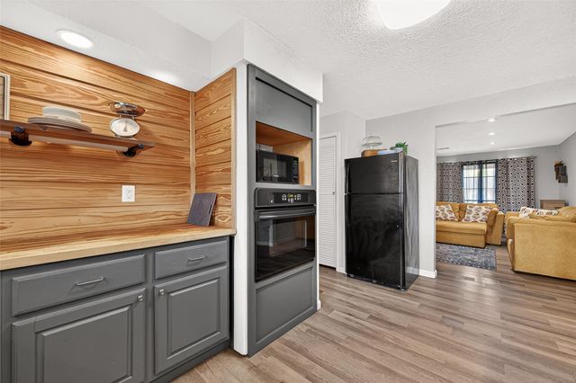 2805 Woodlawn Street, Dickinson, TX 77539