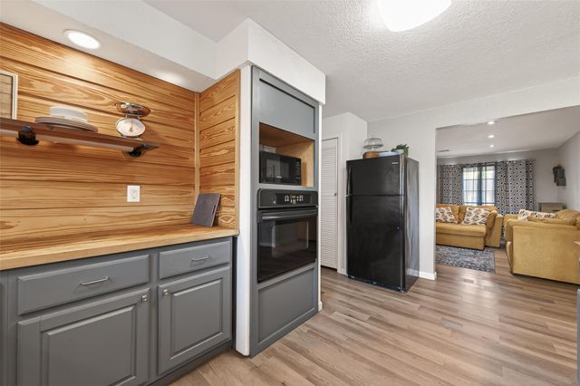 2805 Woodlawn Street, Dickinson, TX 77539