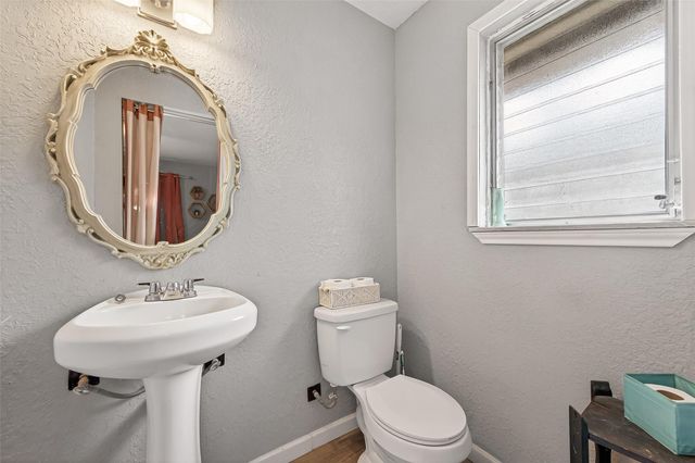 2805 Woodlawn Street, Dickinson, TX 77539