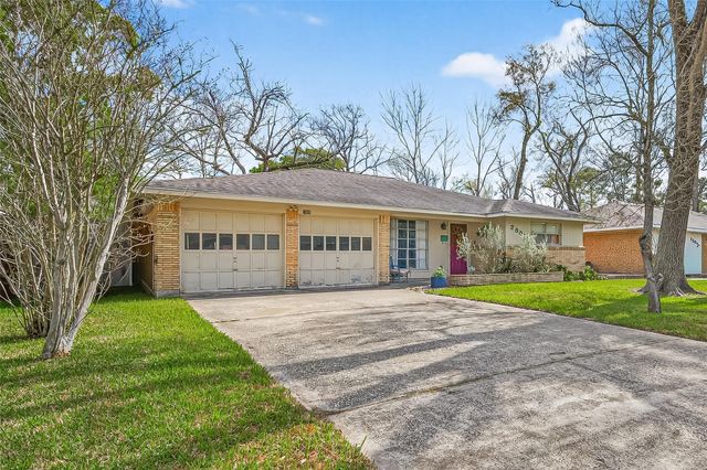 2805 Woodlawn Street, Dickinson, TX 77539