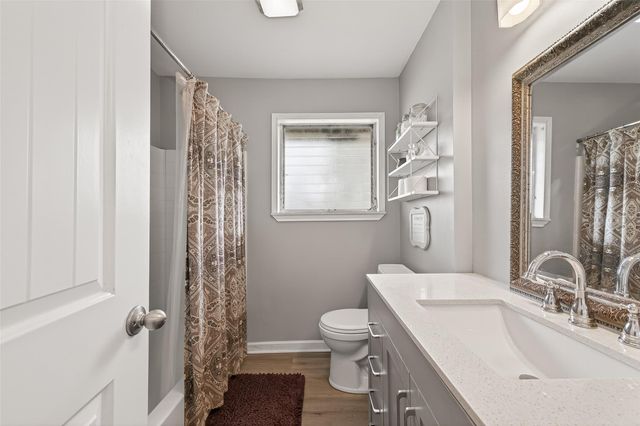 2805 Woodlawn Street, Dickinson, TX 77539