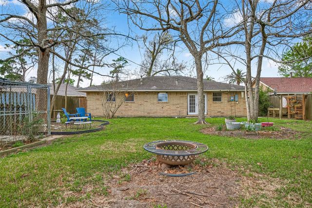 2805 Woodlawn Street, Dickinson, TX 77539