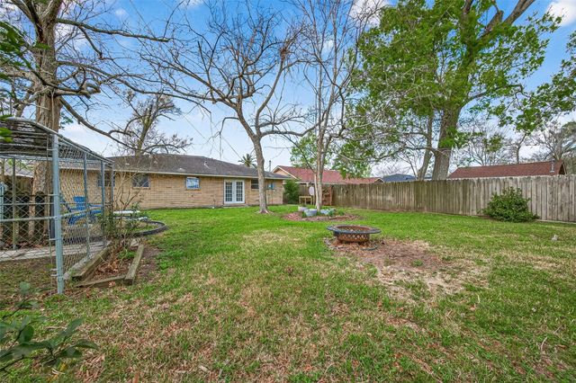 2805 Woodlawn Street, Dickinson, TX 77539