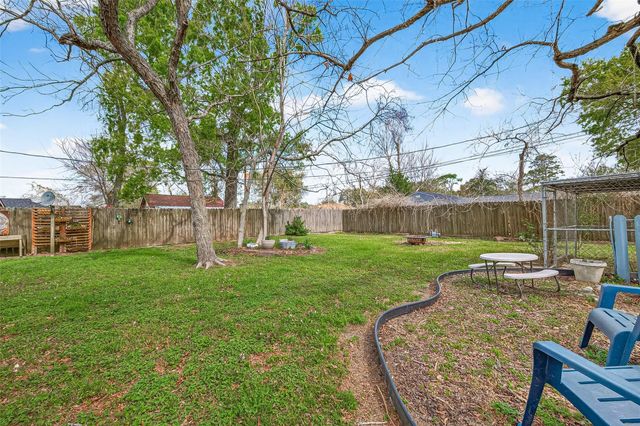 2805 Woodlawn Street, Dickinson, TX 77539