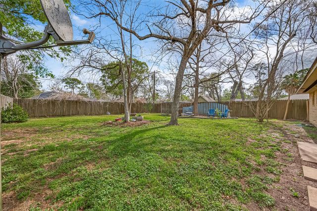 2805 Woodlawn Street, Dickinson, TX 77539