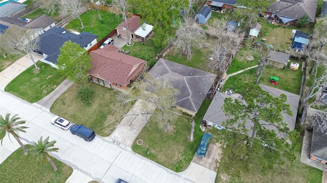 2805 Woodlawn Street, Dickinson, TX 77539