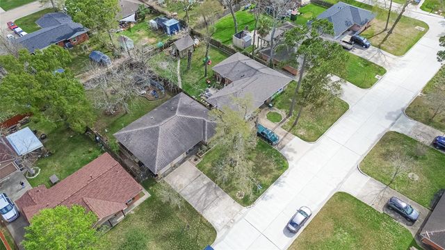 2805 Woodlawn Street, Dickinson, TX 77539