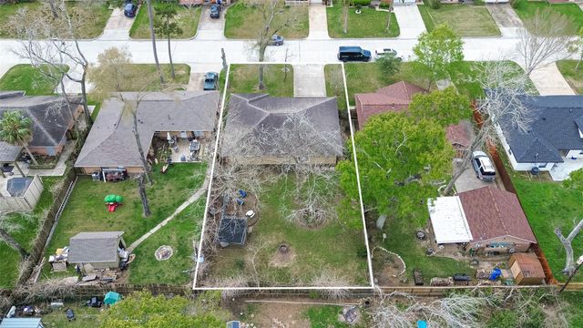 2805 Woodlawn Street, Dickinson, TX 77539