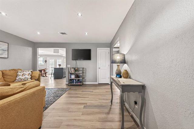 2805 Woodlawn Street, Dickinson, TX 77539