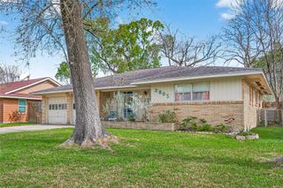 2805 Woodlawn Street, Dickinson, TX 77539