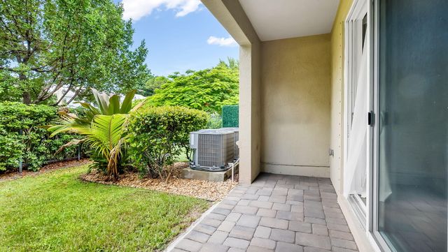366 SE 1ST Way, Deerfield Beach, FL 33441