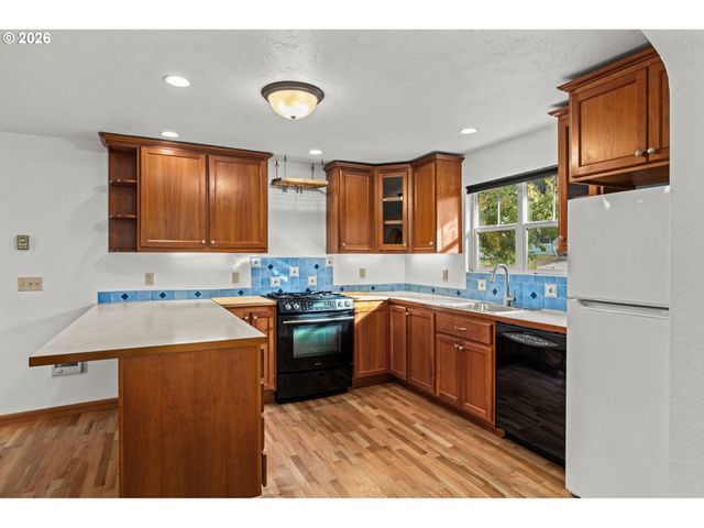 2644 POTTER St, Eugene, OR 97405