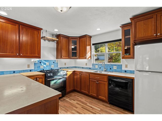 2644 POTTER St, Eugene, OR 97405