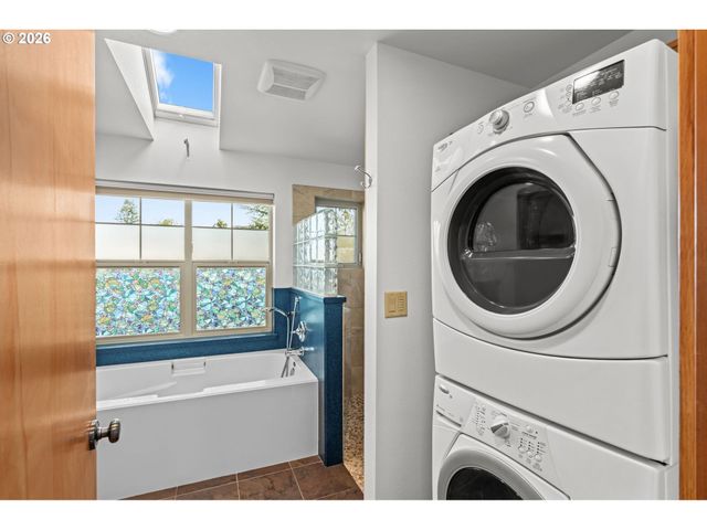 2644 POTTER St, Eugene, OR 97405
