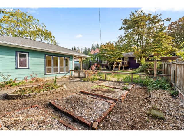 2644 POTTER St, Eugene, OR 97405