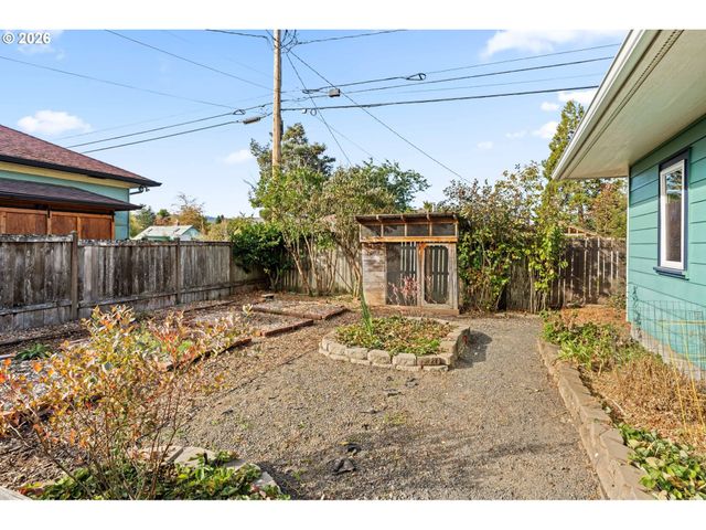 2644 POTTER St, Eugene, OR 97405