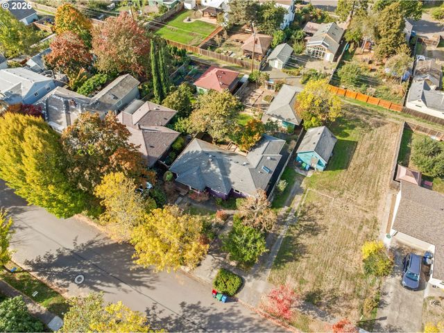 2644 POTTER St, Eugene, OR 97405