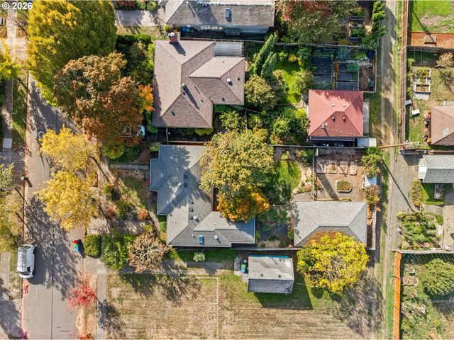 2644 POTTER St, Eugene, OR 97405