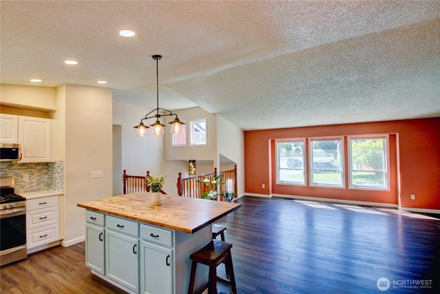 1120 SW 8th Avenue, Oak Harbor, WA 98277