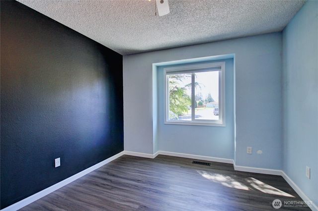 1120 SW 8th Avenue, Oak Harbor, WA 98277