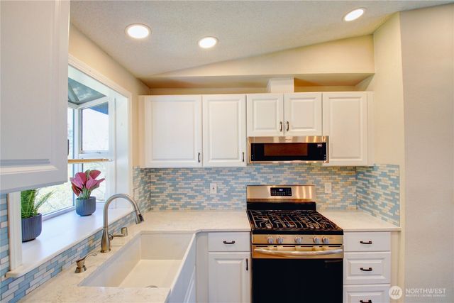 1120 SW 8th Avenue, Oak Harbor, WA 98277