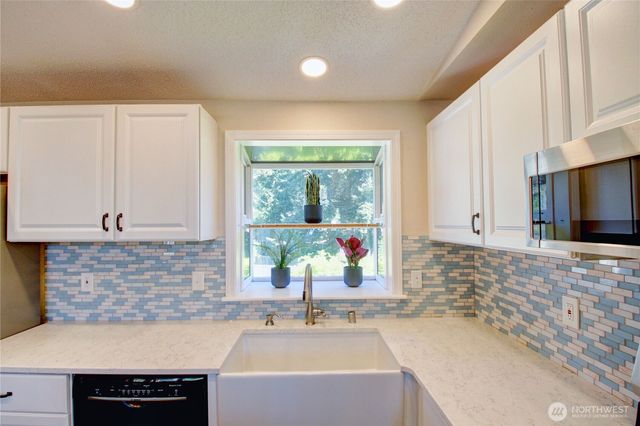 1120 SW 8th Avenue, Oak Harbor, WA 98277