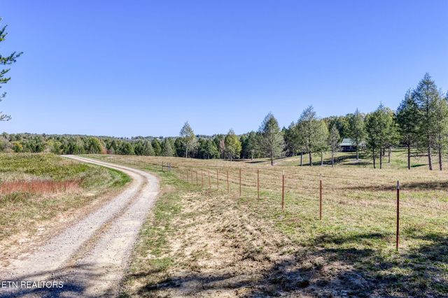 4832 Lovejoy Rd, Crawford, TN 38554