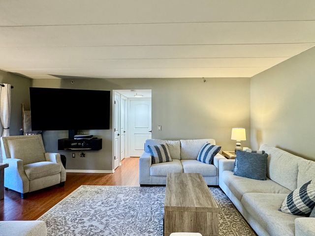 6950 Heritage Circle 4-1A, Orland Park, IL 60462