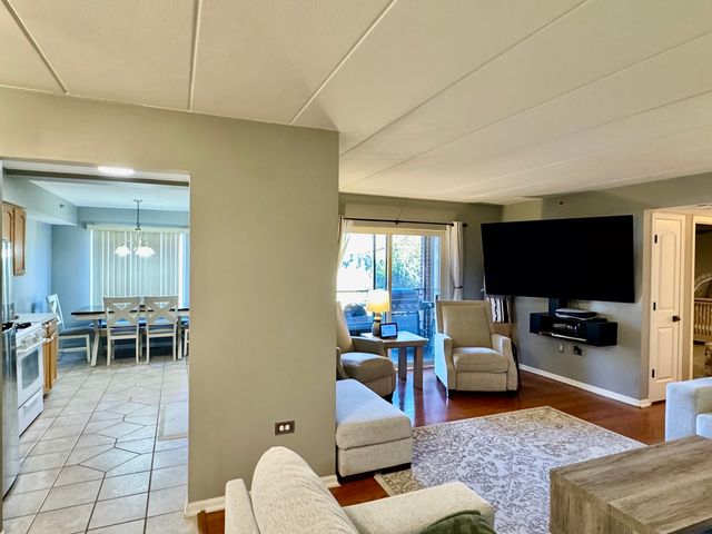 6950 Heritage Circle 4-1A, Orland Park, IL 60462