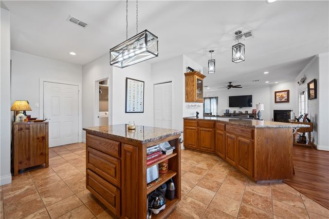 1050 S Bay St, Aransas Pass, TX 78336