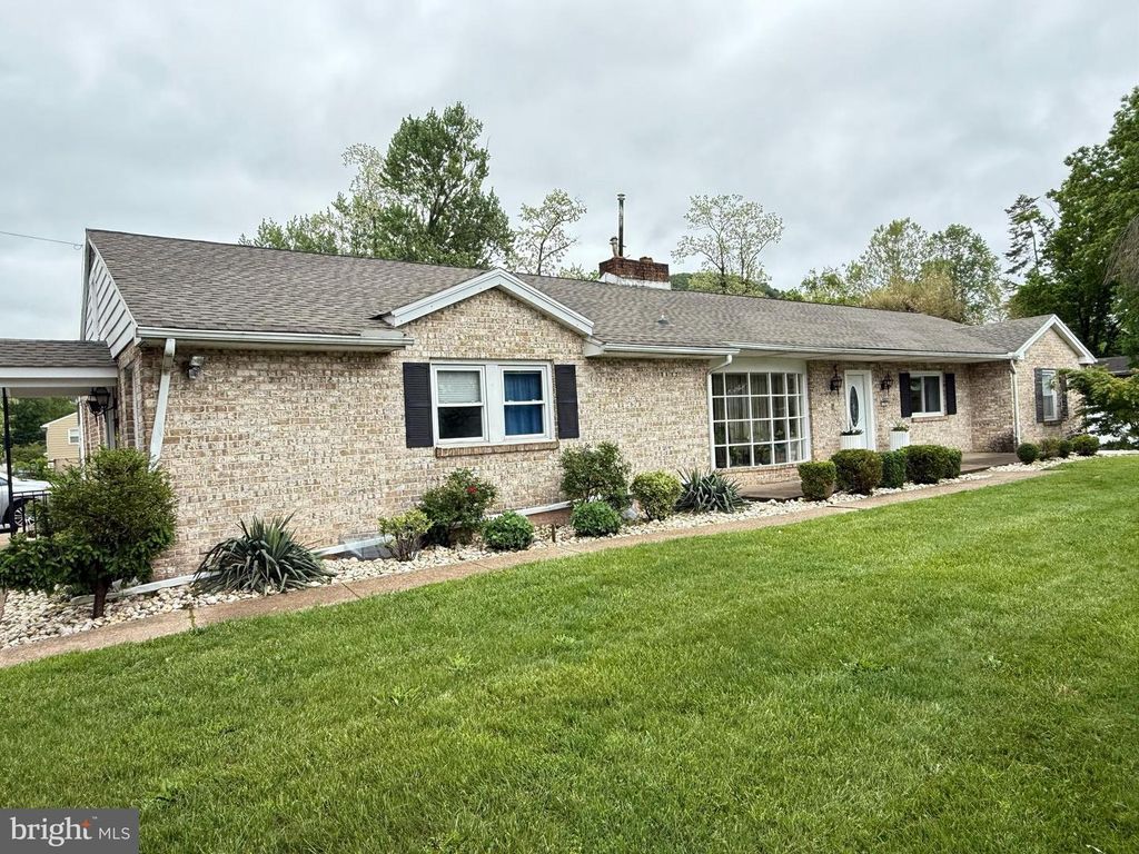 599 CLASTER BLVD, Dauphin, PA 17018