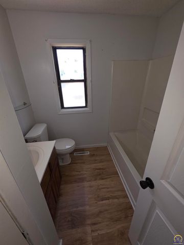 6645 SW Montara Northway, Topeka, KS 66619