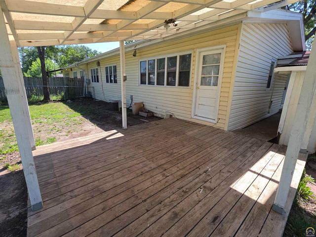 6645 SW Montara Northway, Topeka, KS 66619