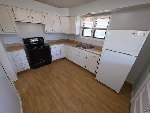 6645 SW Montara Northway, Topeka, KS 66619