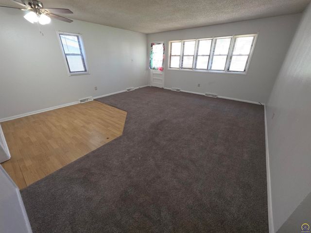 6645 SW Montara Northway, Topeka, KS 66619