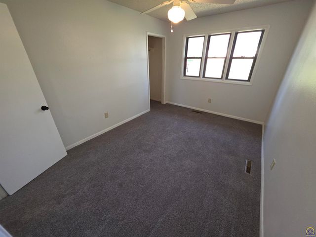 6645 SW Montara Northway, Topeka, KS 66619