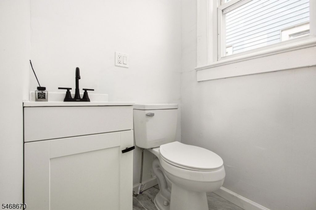 354 Clinton Pl, Newark City, NJ 07112 — photo 4