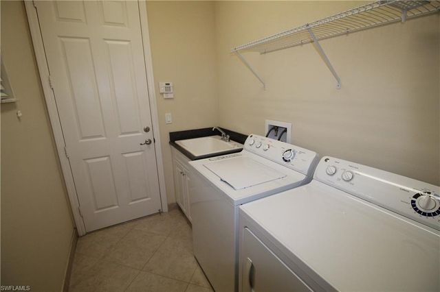 3279 Tahoe CT, Naples, FL 34119