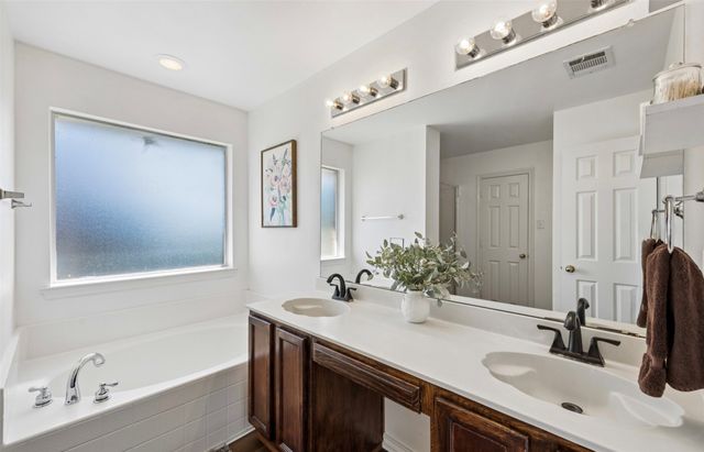 1015 Meadow Hill Drive, Lavon, TX 75166