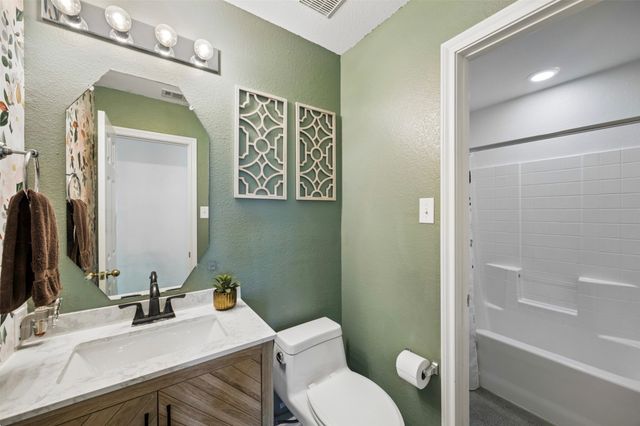 1015 Meadow Hill Drive, Lavon, TX 75166