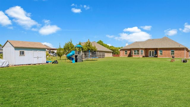 1015 Meadow Hill Drive, Lavon, TX 75166