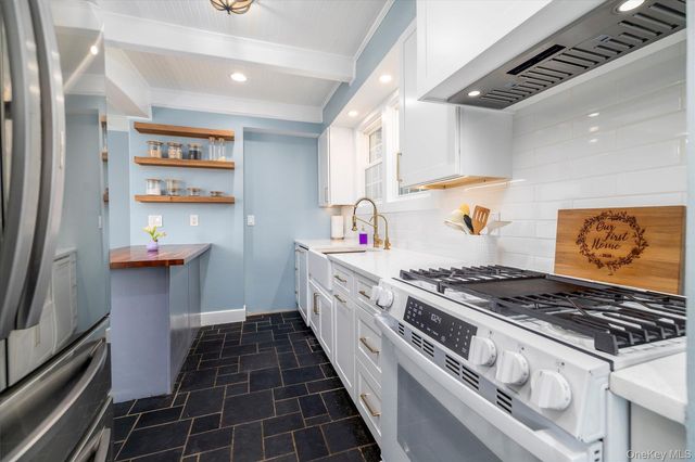 1885 Washington Avenue, Seaford, NY 11783