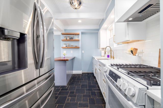 1885 Washington Avenue, Seaford, NY 11783