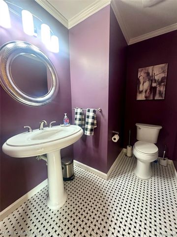 2171 Crystal Drive 28, Rochester Hills, MI 48309